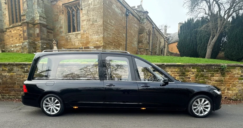 2019 Volvo Limousine - Side- OU19YGJ